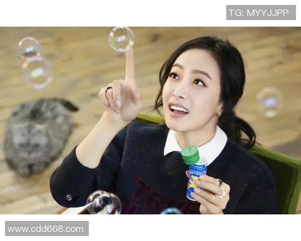 韩国女爱豆与足球明星的跨界合作引发热议,粉丝们的狂热追捧与期待 韩国女爱豆与足球明星的跨界合作引发热议,粉丝们的狂热追捧与期待